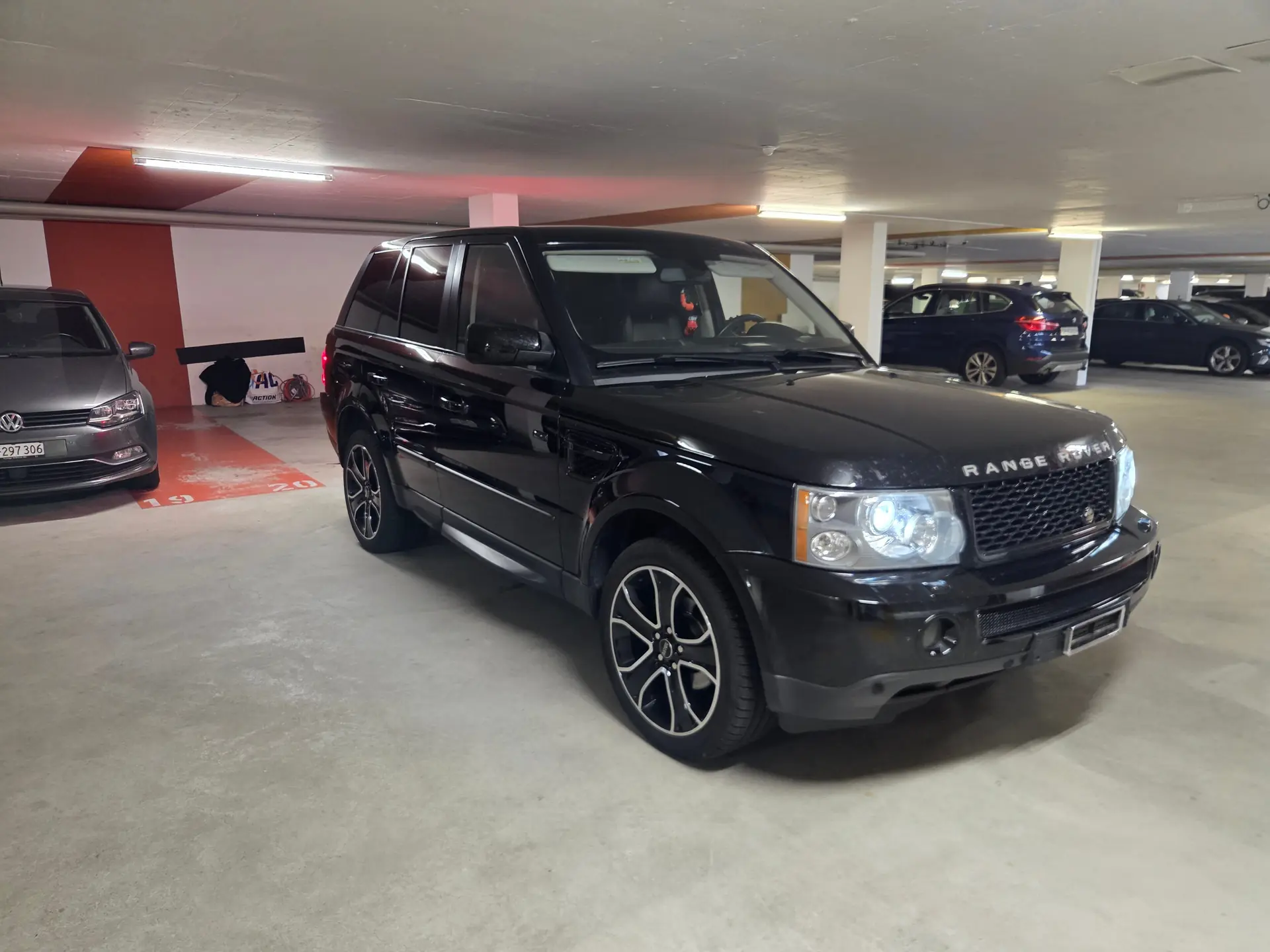 Land Rover Range Rover Sport 2.7 TDV6 — SUV Premium tout-terrain, moteur diesel robuste — vue extérieure