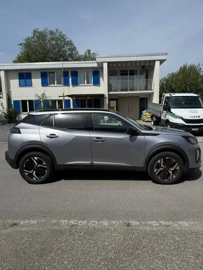 Peugeot 2008 1.2 PureTech 130 Allure — SUV urbain économique, quasi neuf — rear view