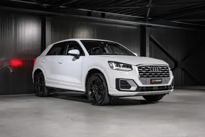 Audi Q2 2.0 TDI quattro S-tronic — SUV compact robuste, 4x4 intégral et 190 ch — tableau de bord