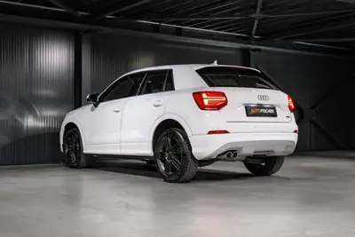 Audi Q2 2.0 TDI quattro S-tronic — SUV compact robuste, 4x4 intégral et 190 ch — Miniature 8