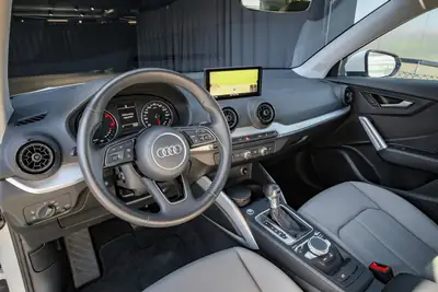Audi Q2 2.0 TDI quattro S-tronic — SUV compact robuste, 4x4 intégral et 190 ch — Miniature 13