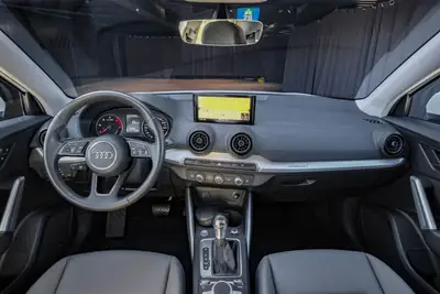 Audi Q2 2.0 TDI quattro S-tronic — SUV compact robuste, 4x4 intégral et 190 ch — Miniature 15