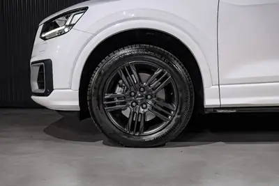 Audi Q2 2.0 TDI quattro S-tronic — SUV compact robuste, 4x4 intégral et 190 ch — Miniature 24