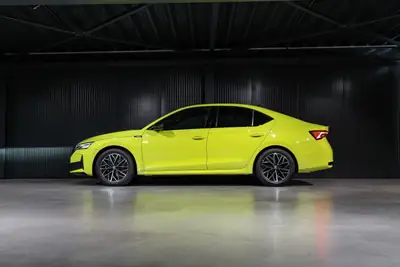 Skoda Octavia Combi 2.0 TSI 4x4 — SUV familial performant, garantie 5 ans, 21'200 km — vista posteriore
