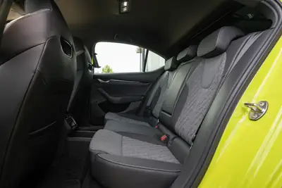 Skoda Octavia Combi 2.0 TSI 4x4 — SUV familial performant, garantie 5 ans, 21'200 km — Miniatura 12