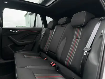 Skoda Scala 1.5 TSI Monte Carlo — Berline compacte dynamique, 8900 km seulement — Miniature 12
