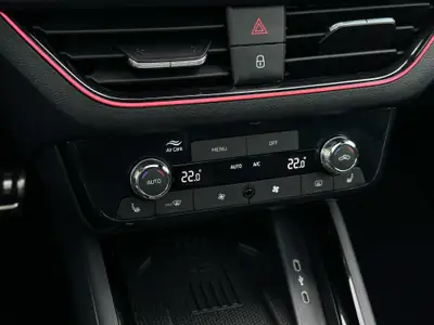 Skoda Scala 1.5 TSI Monte Carlo — Berline compacte dynamique, 8900 km seulement — Miniature 20