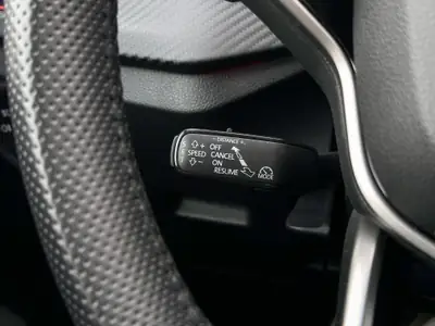 Skoda Scala 1.5 TSI Monte Carlo — Berline compacte dynamique, 8900 km seulement — Miniature 23