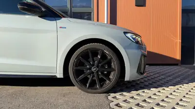 Audi A1 Sportback 30 TFSI S Line — Citadine dynamique, service gratuit 10 ans — tableau de bord