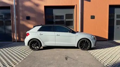 Audi A1 Sportback 30 TFSI S Line — Citadine dynamique, service gratuit 10 ans — intérieur