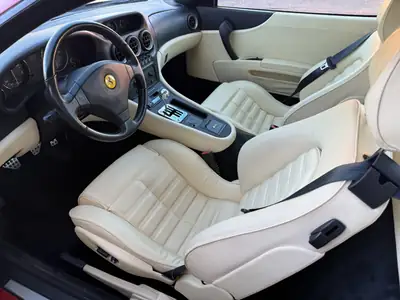 Ferrari F550 Maranello 1999 — Légendaire V12 Rosso Corsa, historique complet — Miniature 8