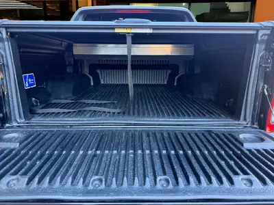 Ford Ranger DKab 2.0 EcoBlue 4x4 Raptor — Pick-up polyvalent, faible kilométrage, équipé Raptor — Miniatura 18