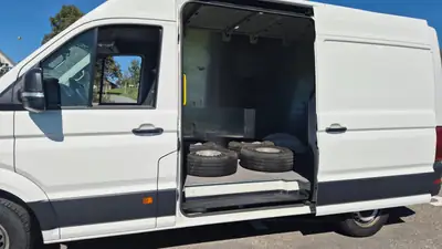 VW Crafter 35 4M — Utilitaire robuste diesel, révisions VW complètes — Seitenansicht
