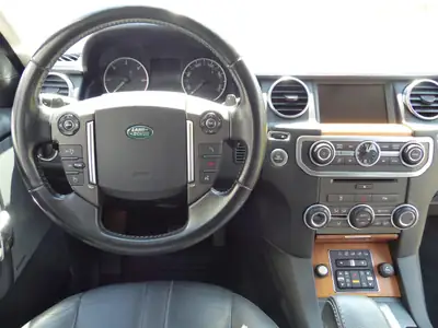 Land Rover Discovery 3.0 SDV6 256 HSE — SUV premium 7 places, entretien soigné — tableau de bord