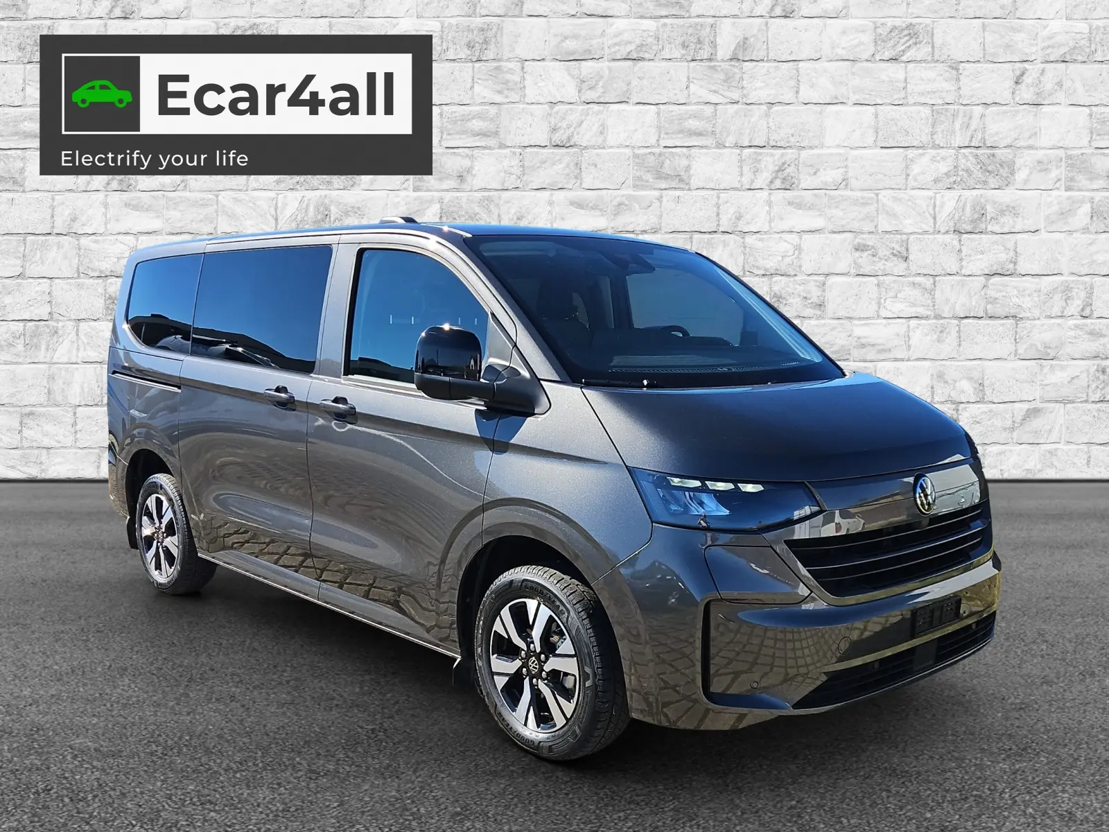 VW Caravelle BEV Life 2025 — Minibus électrique 9 places, design anthracite premium