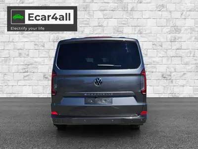 VW Caravelle BEV Life 2025 — Minibus électrique 9 places, design anthracite premium — intérieur