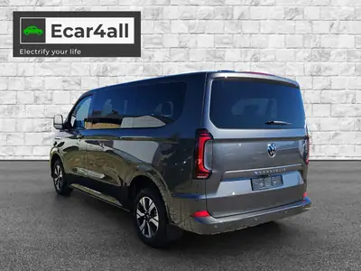 VW Caravelle BEV Life 2025 — Minibus électrique 9 places, design anthracite premium — tableau de bord