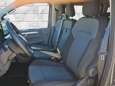 VW Caravelle BEV Life 2025 — Minibus électrique 9 places, design anthracite premium — Miniature 9
