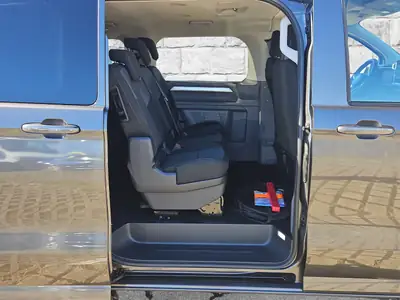 VW Caravelle BEV Life 2025 — Minibus électrique 9 places, design anthracite premium — Miniature 12