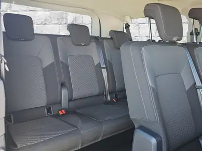 VW Caravelle BEV Life 2025 — Minibus électrique 9 places, design anthracite premium — Miniature 14
