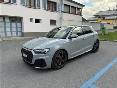 Audi A1 30 TFSI S Line — Citadine sportive en état neuf, équipement complet — vue extérieure