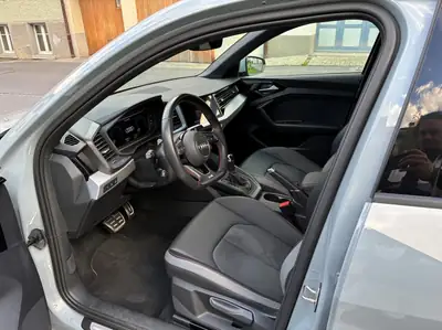 Audi A1 30 TFSI S Line — Citadine sportive en état neuf, équipement complet — tableau de bord