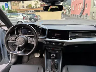 Audi A1 30 TFSI S Line — Citadine sportive en état neuf, équipement complet — détail