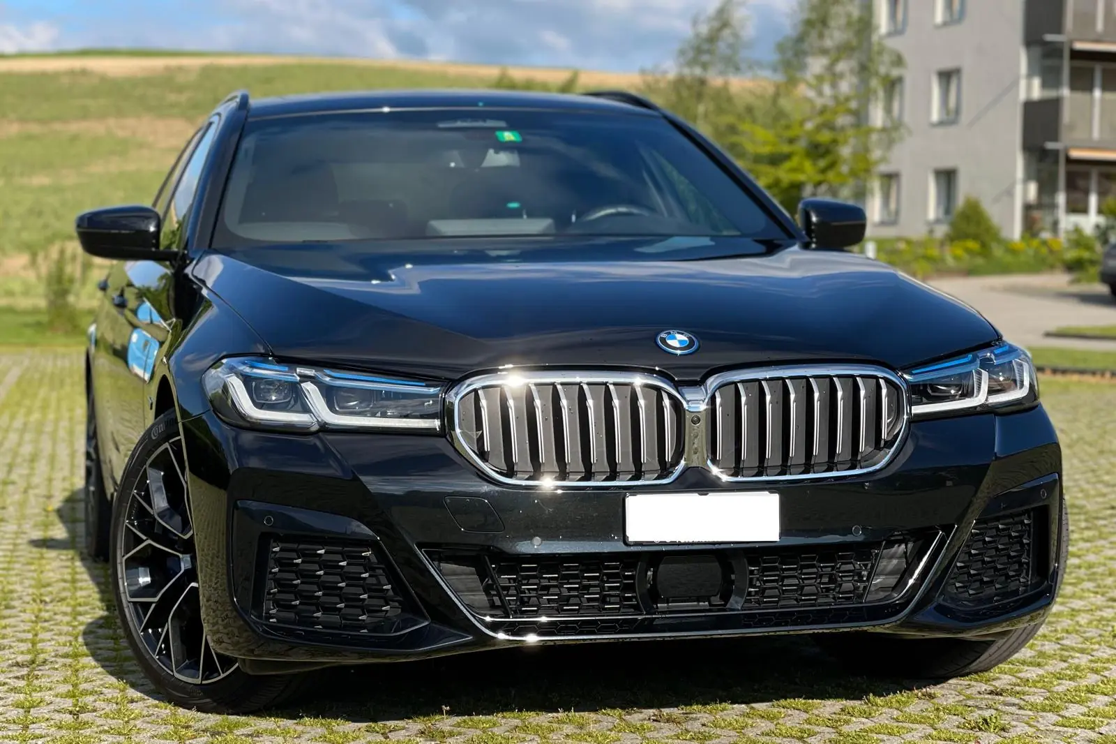 BMW 530e xDrive Touring M Sport — Hybride rechargeable, 44'000 km, garantie constructeur — vista esterna