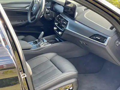BMW 530e xDrive Touring M Sport — Hybride rechargeable, 44'000 km, garantie constructeur — vista posteriore