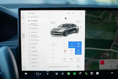 Tesla Model S 100 kWh Plaid 2022 — Berline électrique haute performance, 64'100 km — Miniatura 18