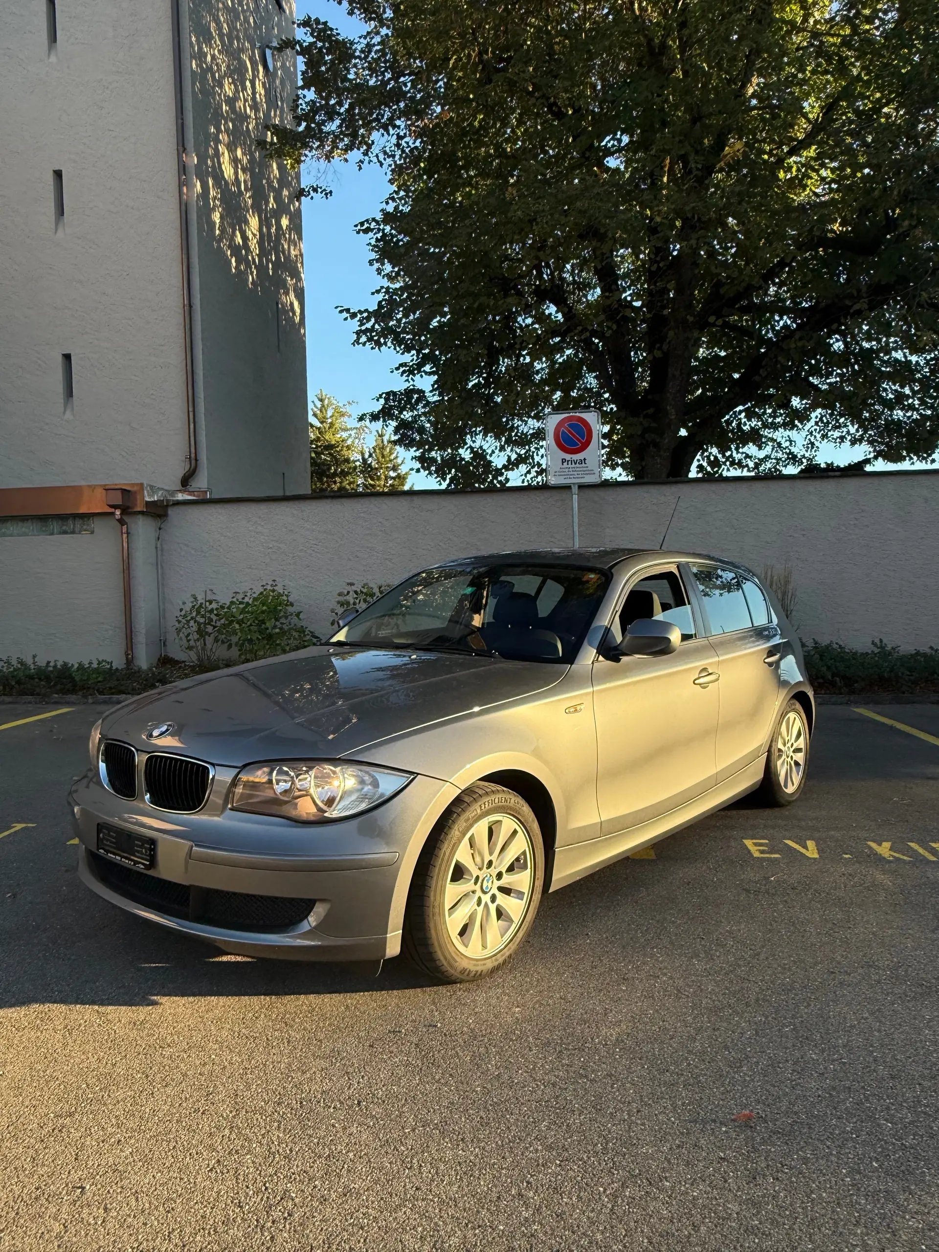 BMW 118d — Diesel fiable, 230 000 km, berline compacte d'occasion — Außenansicht