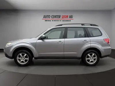 Subaru Forester 2.0 XS Comfort — SUV polyvalent, transmission automatique, 4x4 intégral — vista posteriore