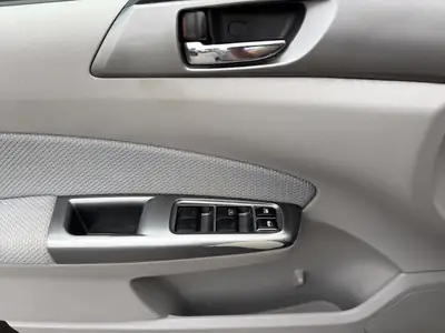 Subaru Forester 2.0 XS Comfort — SUV polyvalent, transmission automatique, 4x4 intégral — Miniatura 12