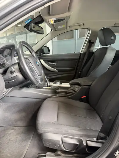 BMW 328i xDrive 2014 — Berline polyvalente, moteur fiable et consommation maîtrisée — interior