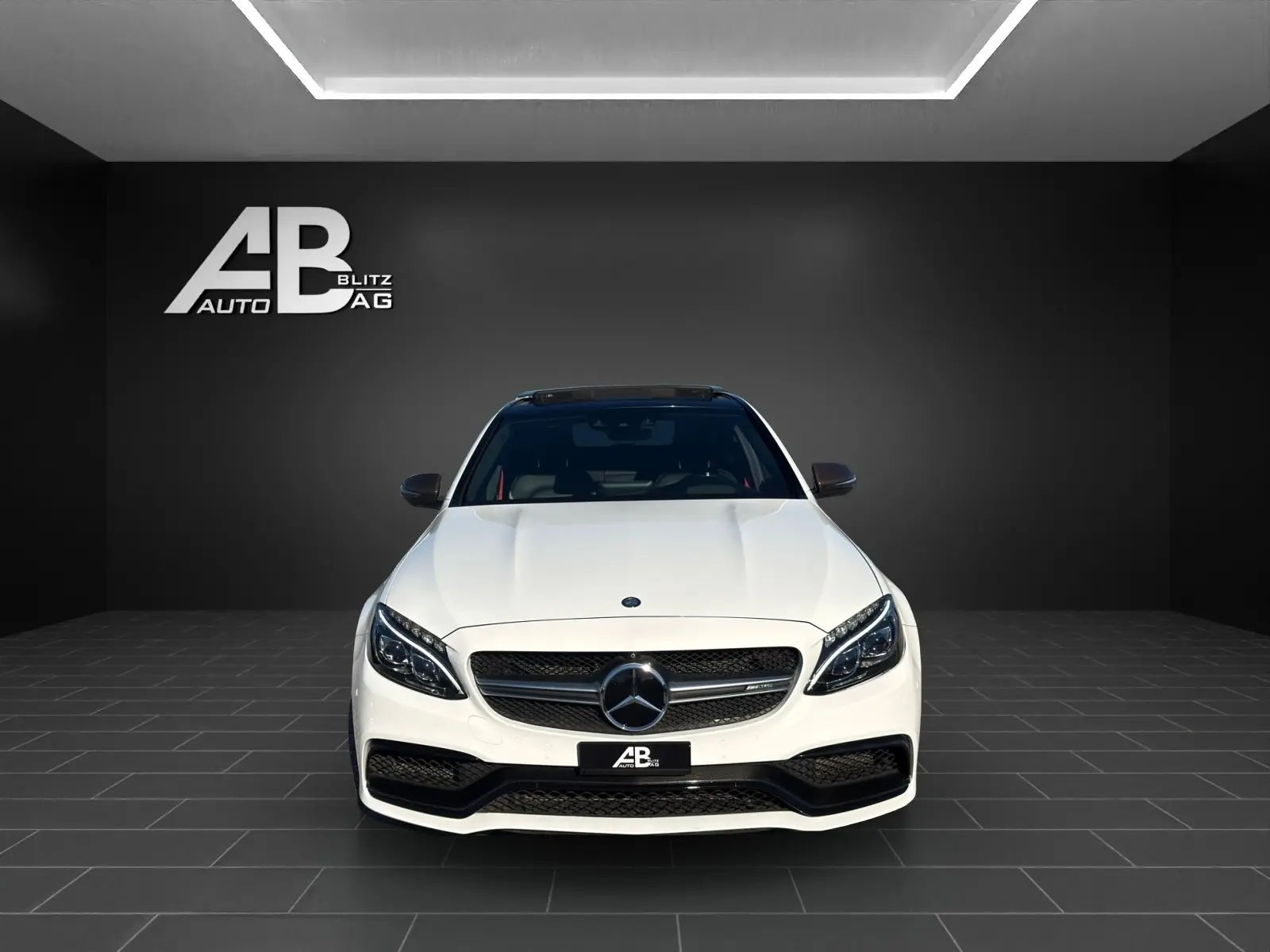 Mercedes-Benz C 63 AMG — Berline sportive 510 ch, état impeccable — Außenansicht