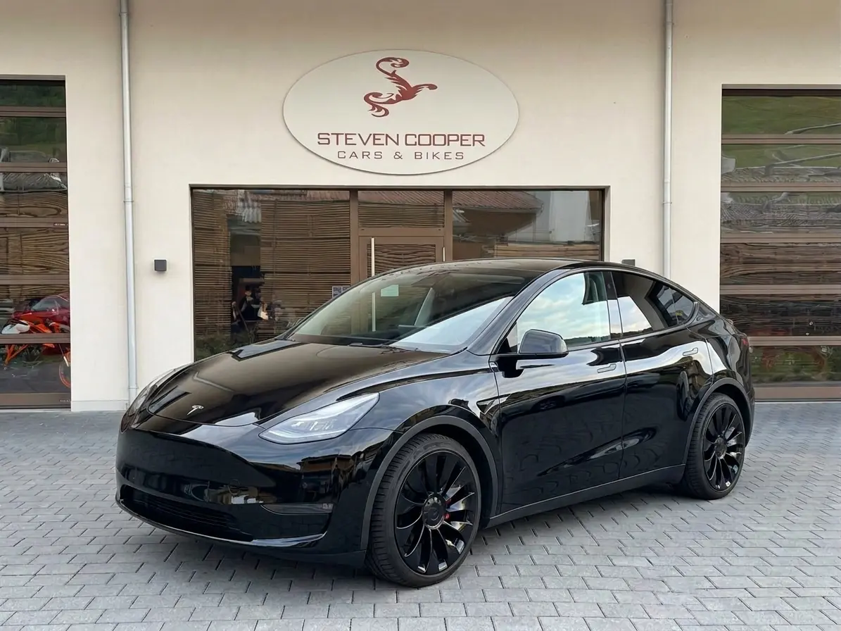 Tesla Model Y Performance AWD — SUV électrique haute performance, 534 ch, kilométrage modéré