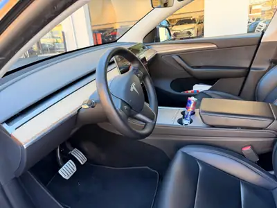 Tesla Model Y Performance AWD — SUV électrique haute performance, 534 ch, kilométrage modéré — dettaglio