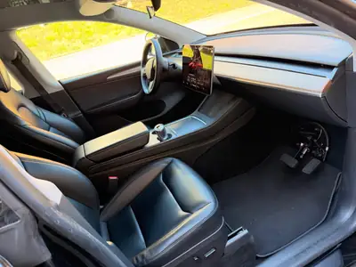 Tesla Model Y Performance AWD — SUV électrique haute performance, 534 ch, kilométrage modéré — Miniatura 7