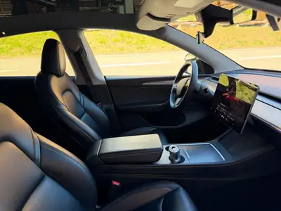 Tesla Model Y Performance AWD — SUV électrique haute performance, 534 ch, kilométrage modéré — Miniatura 9