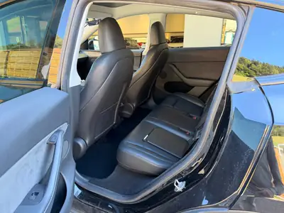 Tesla Model Y Performance AWD — SUV électrique haute performance, 534 ch, kilométrage modéré — Miniatura 8