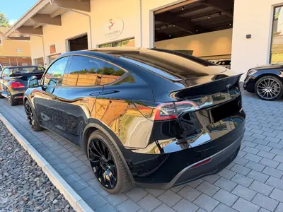 Tesla Model Y Performance AWD — SUV électrique haute performance, 534 ch, kilométrage modéré — Miniatura 12