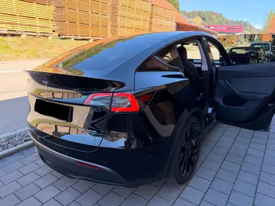 Tesla Model Y Performance AWD — SUV électrique haute performance, 534 ch, kilométrage modéré — Miniatura 10