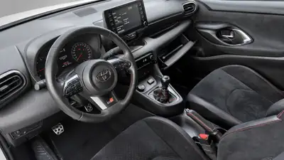 Toyota GR Yaris 1.6 Turbo Sport 4x4 — Compacte sportive haute performance, traction intégrale — cruscotto