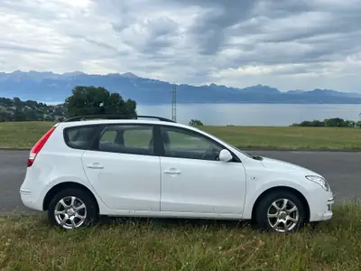 Hyundai i30 1.6 Style — Break spacieux, moteur fiable et entretien récent — Seitenansicht