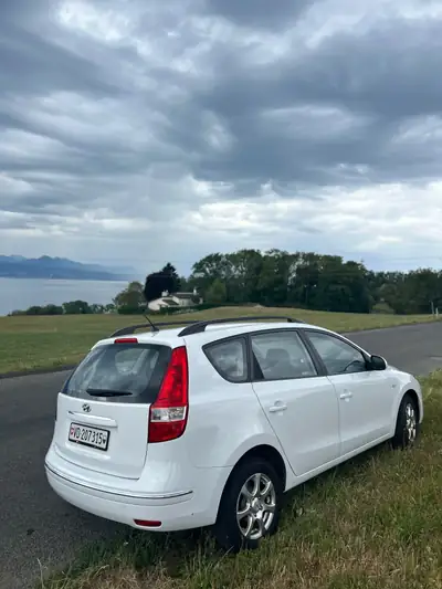 Hyundai i30 1.6 Style — Break spacieux, moteur fiable et entretien récent — Innenraum