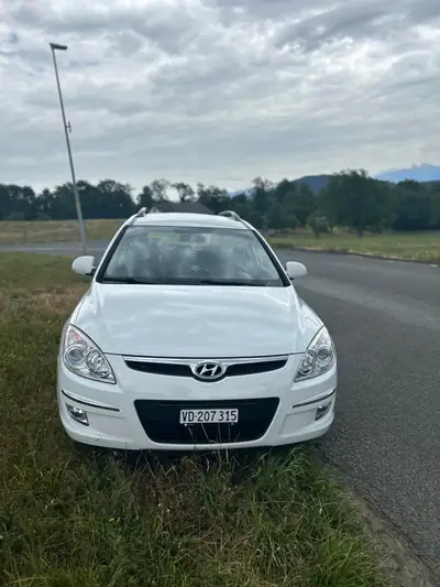 Hyundai i30 1.6 Style — Break spacieux, moteur fiable et entretien récent — Miniatur 9
