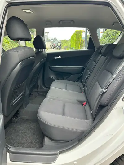 Hyundai i30 1.6 Style — Break spacieux, moteur fiable et entretien récent — Miniatur 7