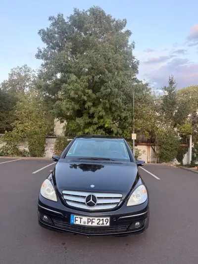 Mercedes-Benz 200-Series — Minivan polyvalent, moteur essence, sans sinistre — side view