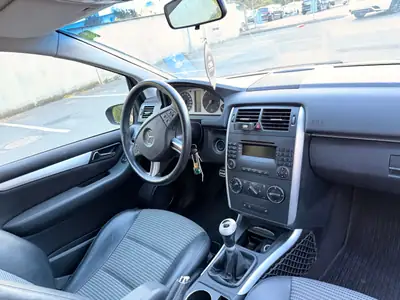 Mercedes-Benz 200-Series — Minivan polyvalent, moteur essence, sans sinistre — dashboard