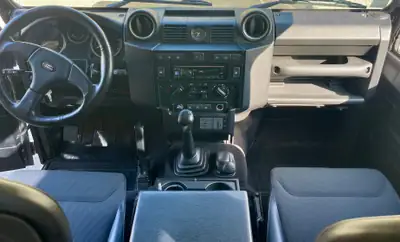 Land Rover Defender 2.4 TDi SW — L'authentique 4x4 britannique, fiable et robuste — Miniature 9